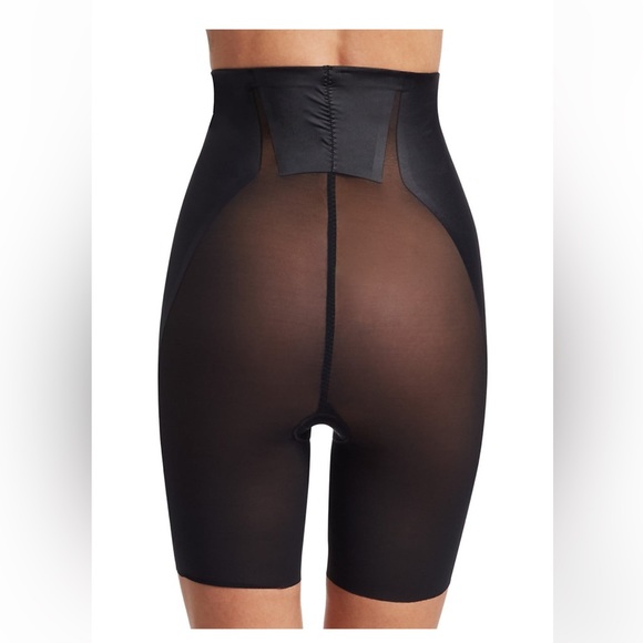 8/19 NFS-Haute Contour High-waisted Short - Picture 3 of 13